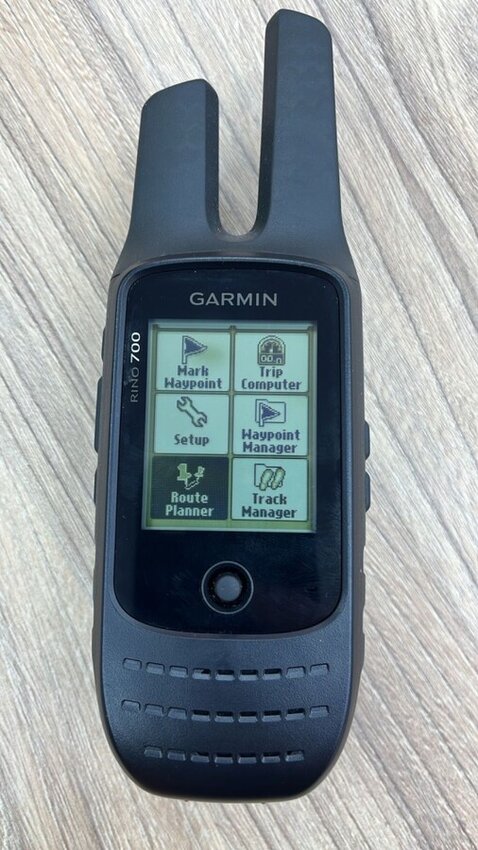 GPS навигатор Garmin Rino 700