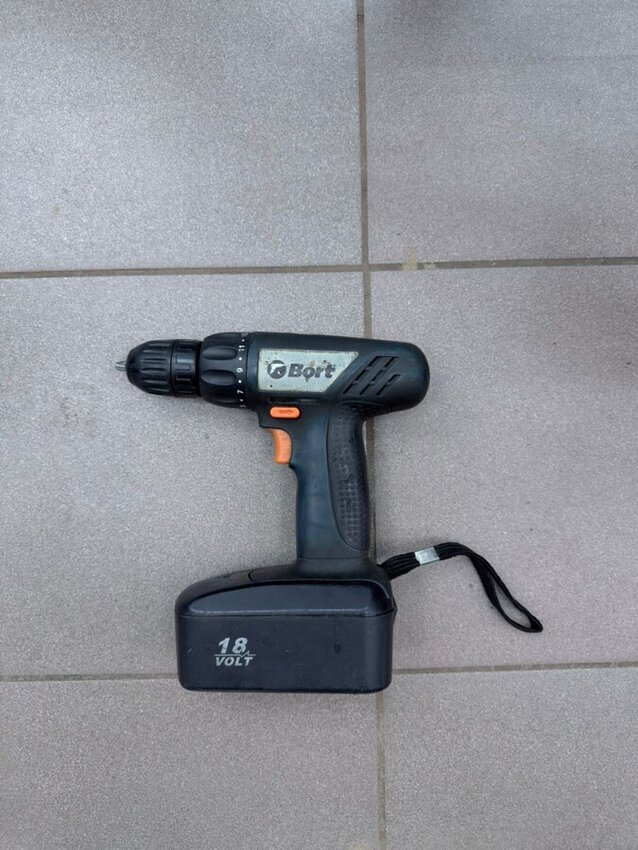Дрель BORT 18v