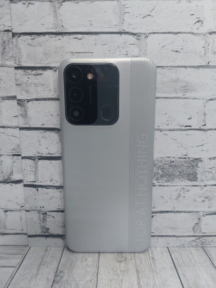Мобильный телефон Tecno Spark 8c 4/64