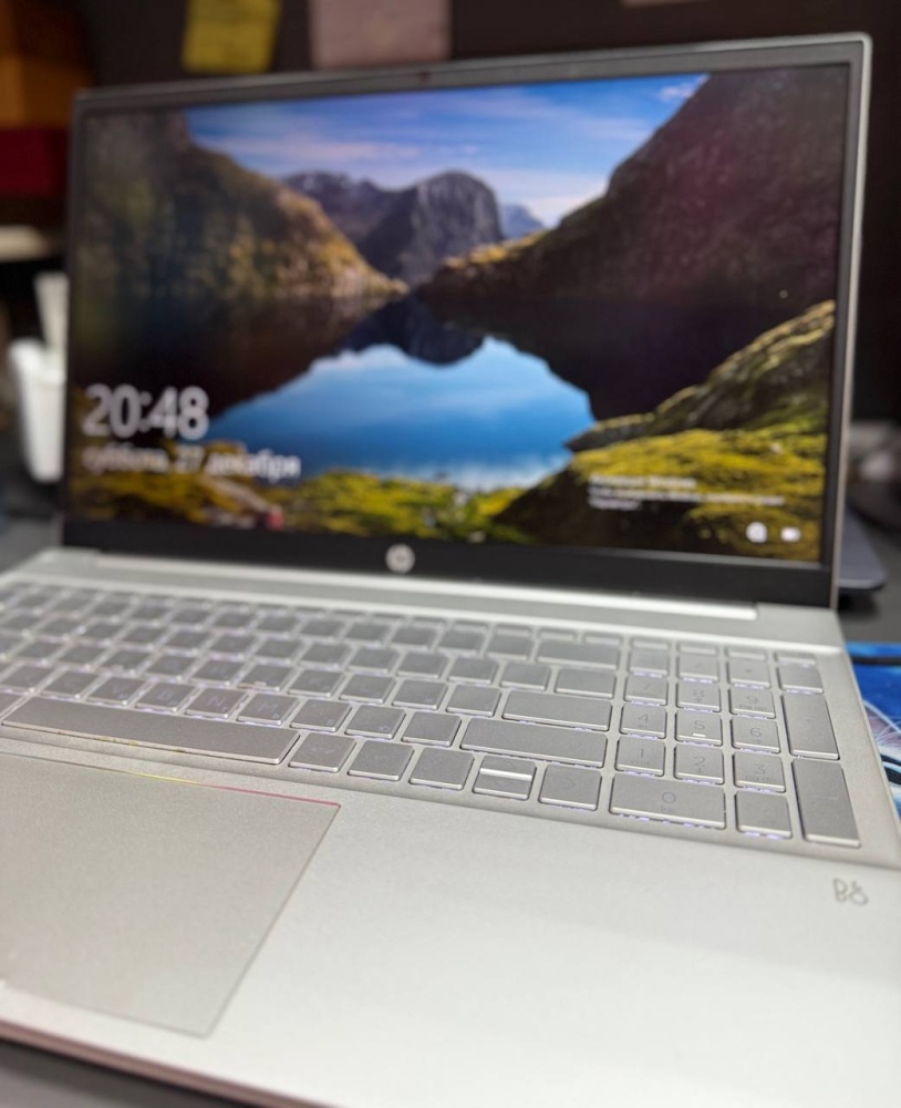 Ноутбук HP 15-eh0028ur