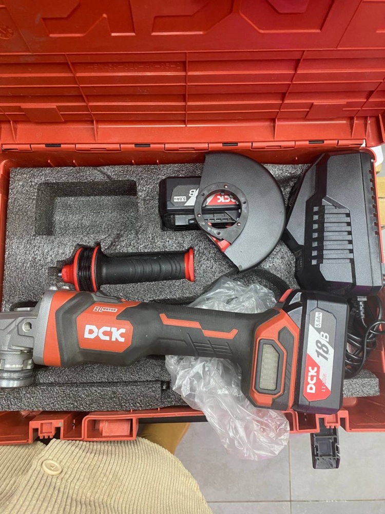 Болгарка DCK   аккумуляторная 125"