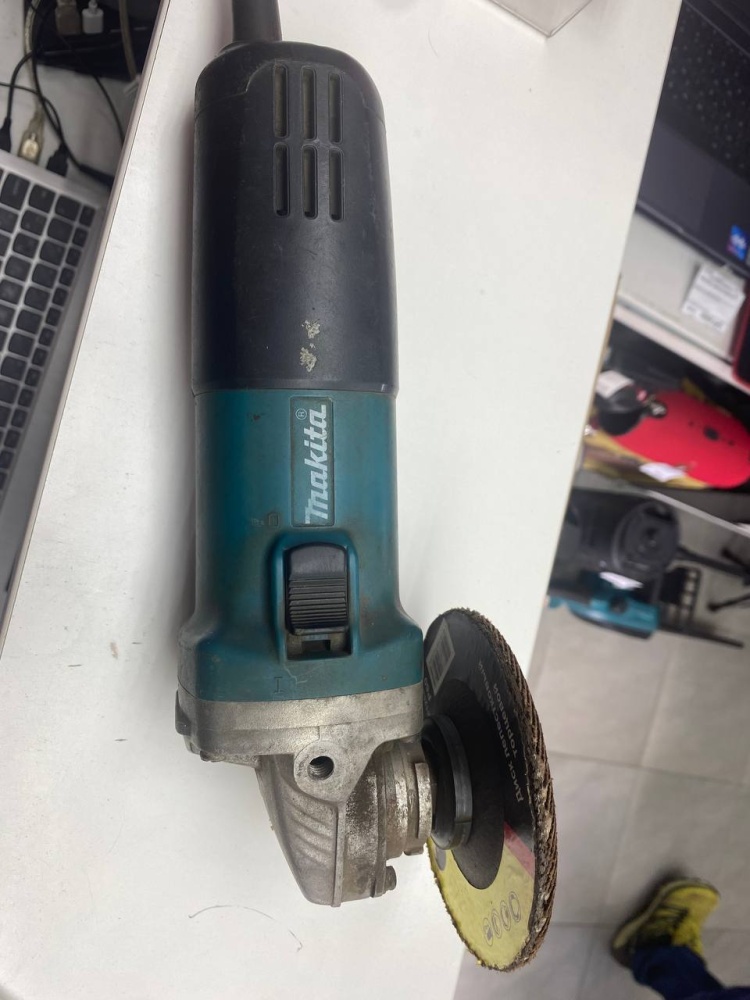 Болгарка Makita 9555HN