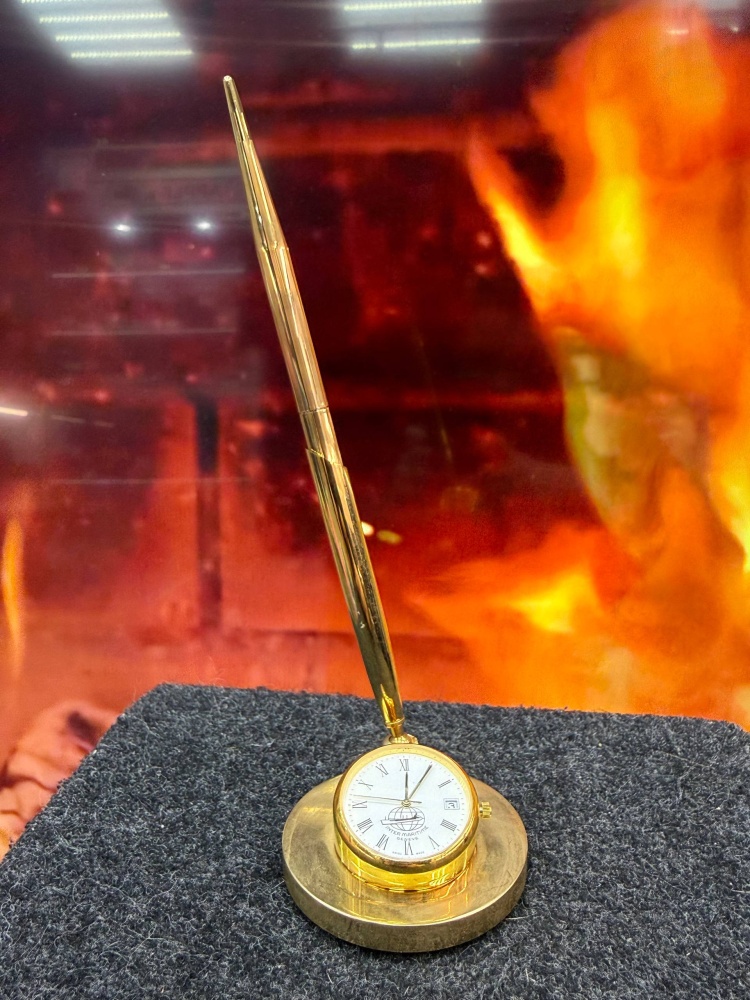 Ручка с часами