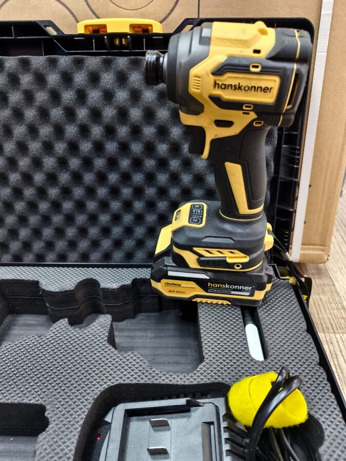 Винтоверт Ударный  Импакт Hanskonner 18V 4 AH