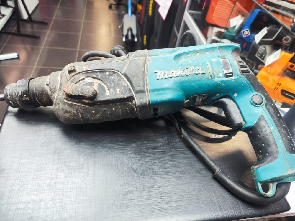 Перфоратор Makita HR2470
