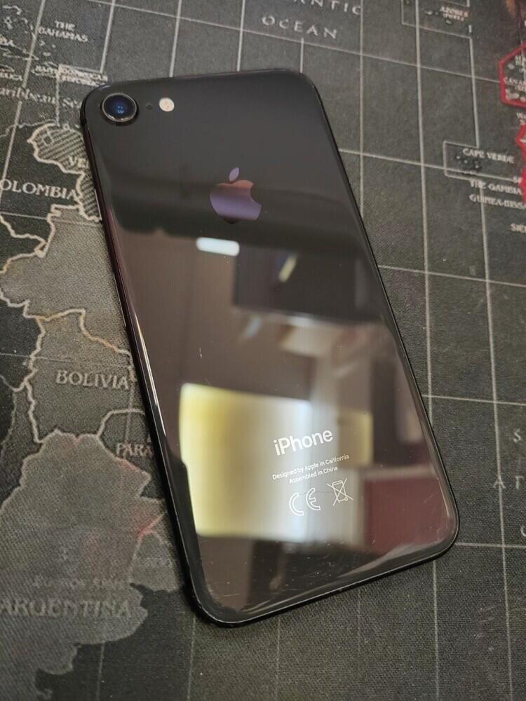 Смартфон iPhone 8 64 Gb