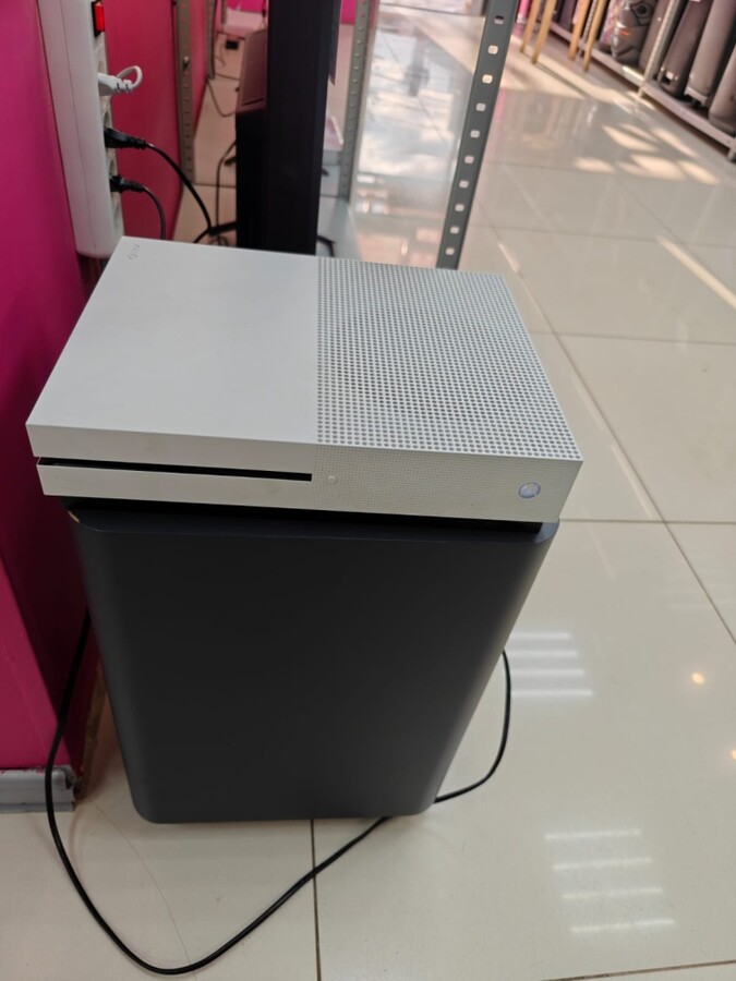 Игровая приставка XBOX ONE S 500Gb