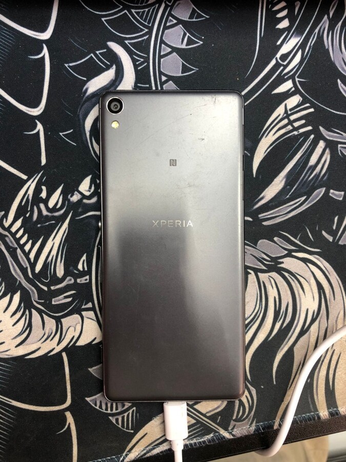Мобильный телефон Sony xperia