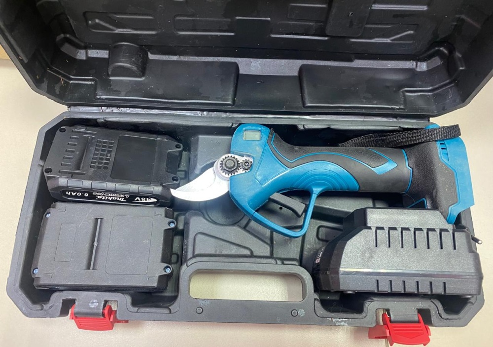 Секатор Makita