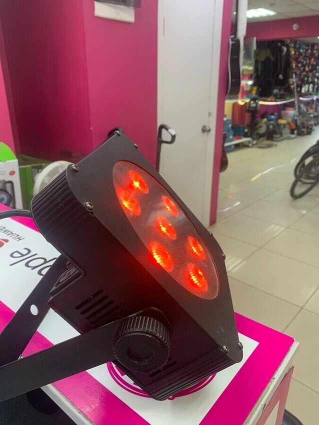 Светодиодный параблайзер JBS PLANOSPOT 7TC