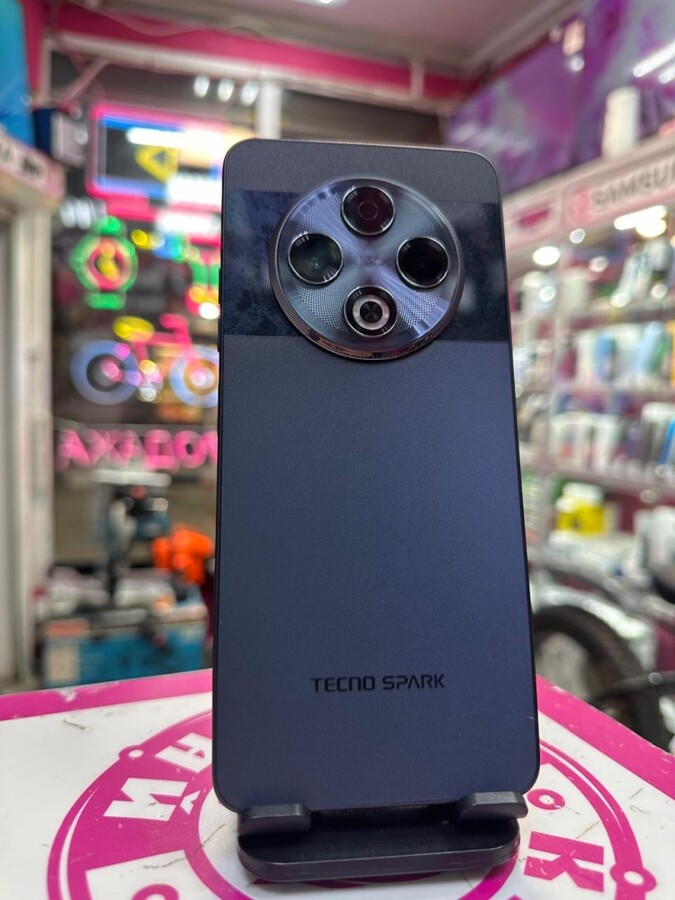 Мобильный телефон Tecno SPARK 30 8\128