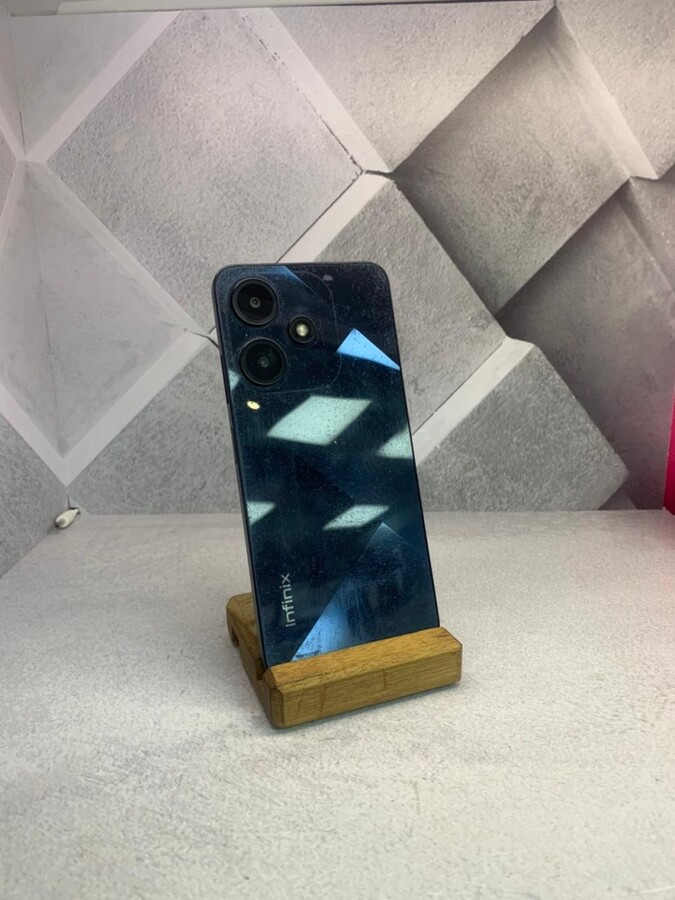 Мобильный телефон Infinix HOT 30I 4/128