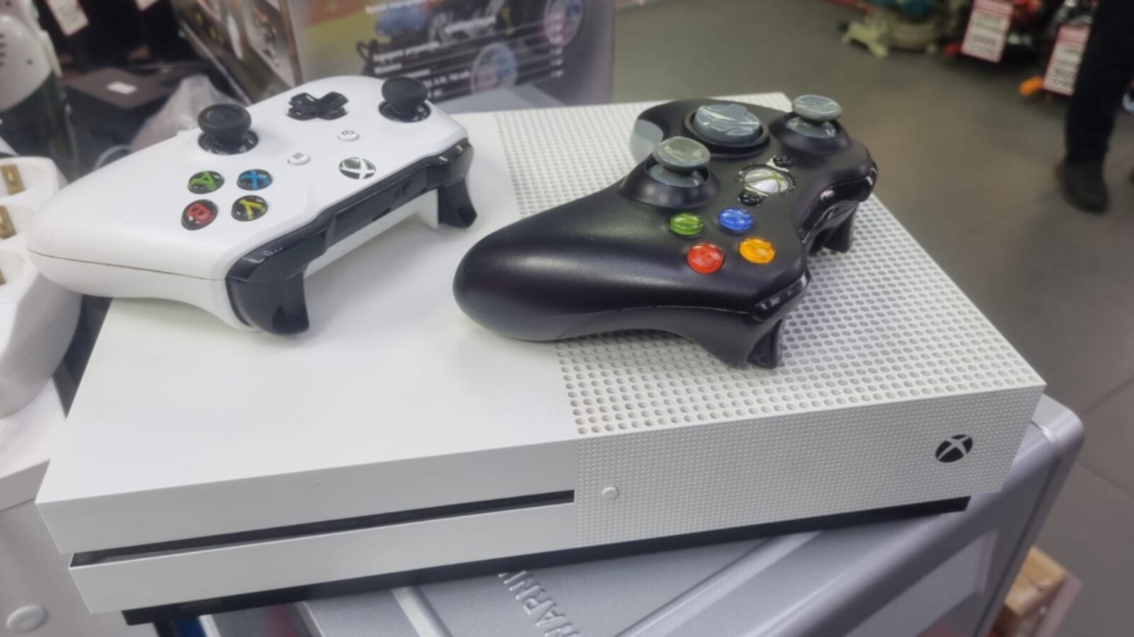 Игровая приставка XBOX ONE S