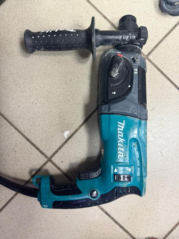 Перфоратор Makita HR2470
