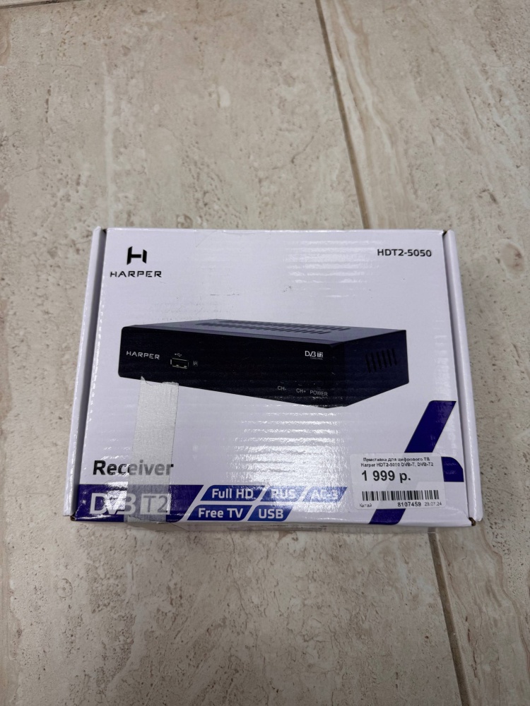 /Цифровая ТВ-приставка Harper HDT2-5010 дисплей