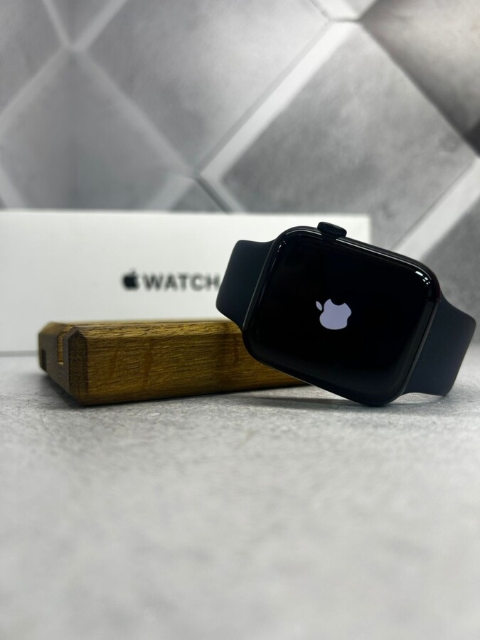 Часы Apple se gen 2 44mm