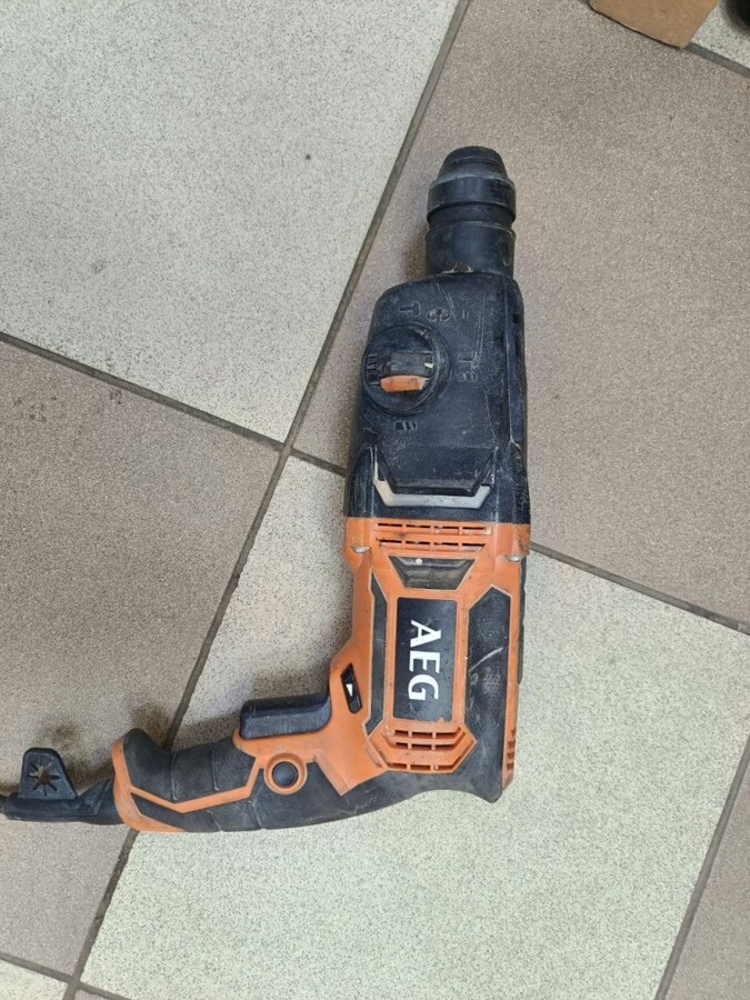 Перфоратор AEG KH24IE