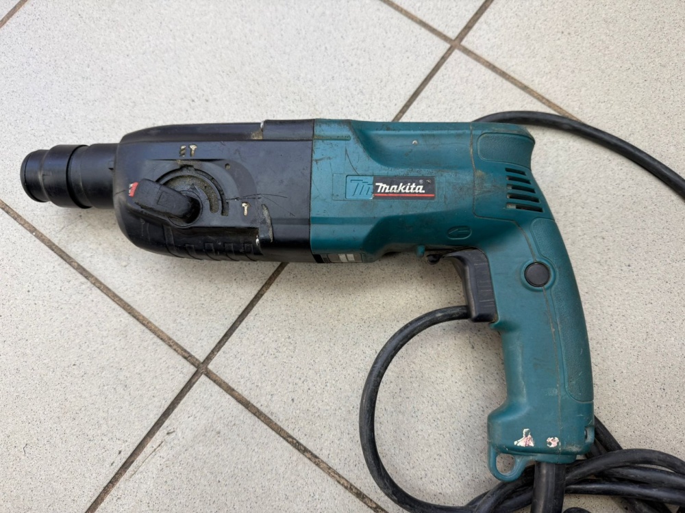 Перфоратор Makita HR 2020