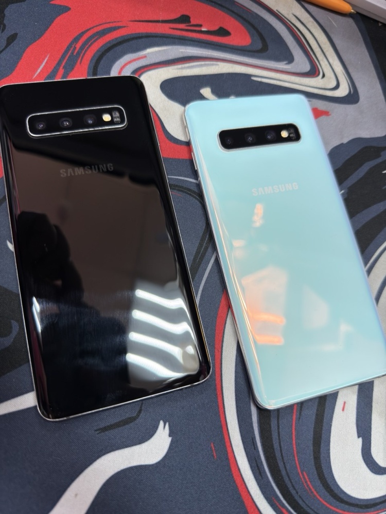 Смартфон Samsung S10 8/128ГБ
