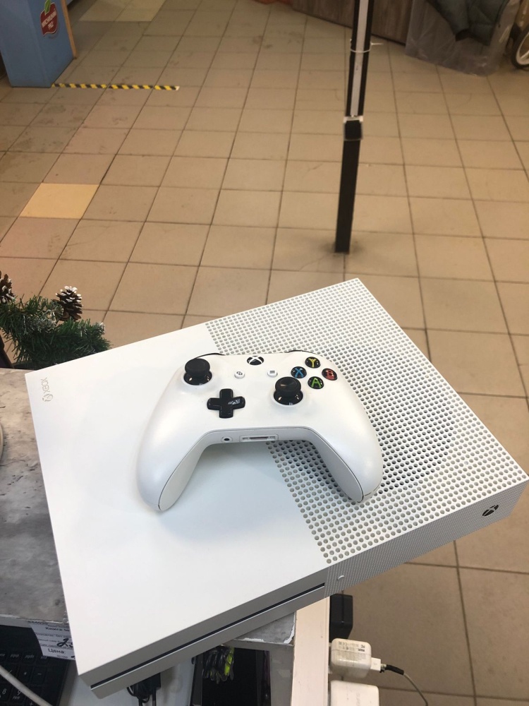 Игровая приставка XBOX ONE S