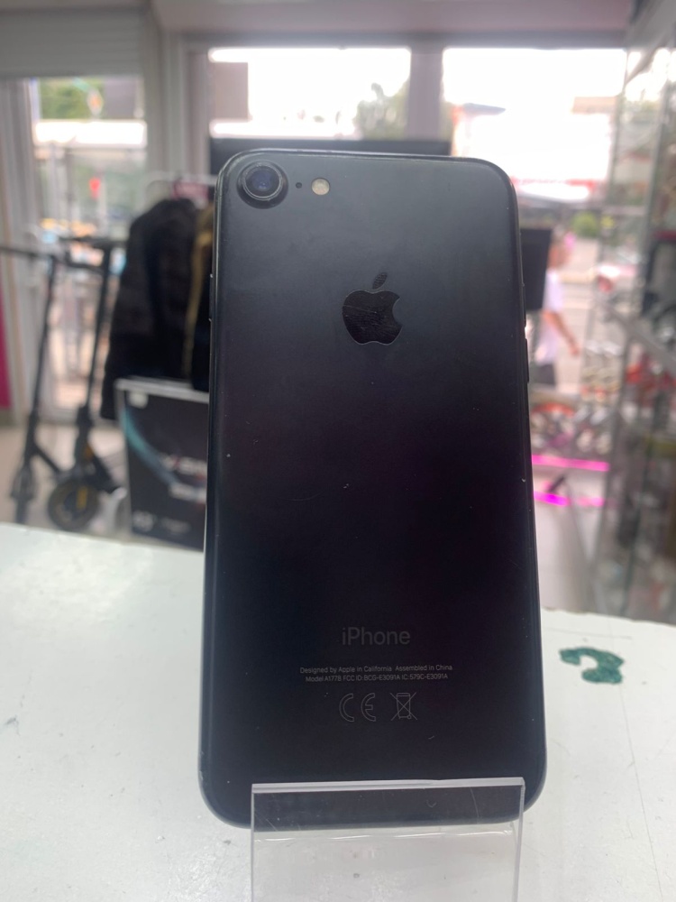 Смартфон iPhone 7 32Gb