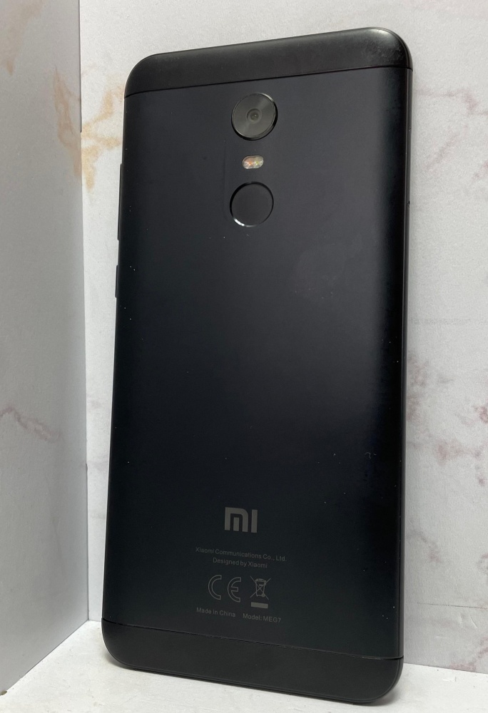 Смартфон Xiaomi Redmi 5+ 3/32