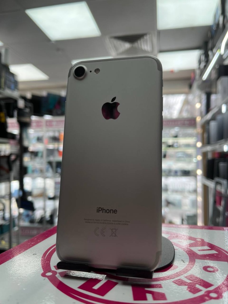 Смартфон iPhone 7 128Gb 100%