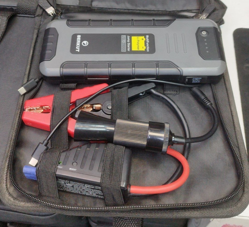 Автомобильное пускозарядное устройство Berkut 20000