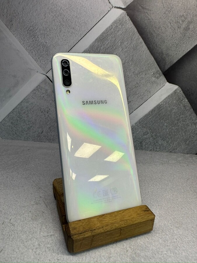 Смартфон Samsung A50