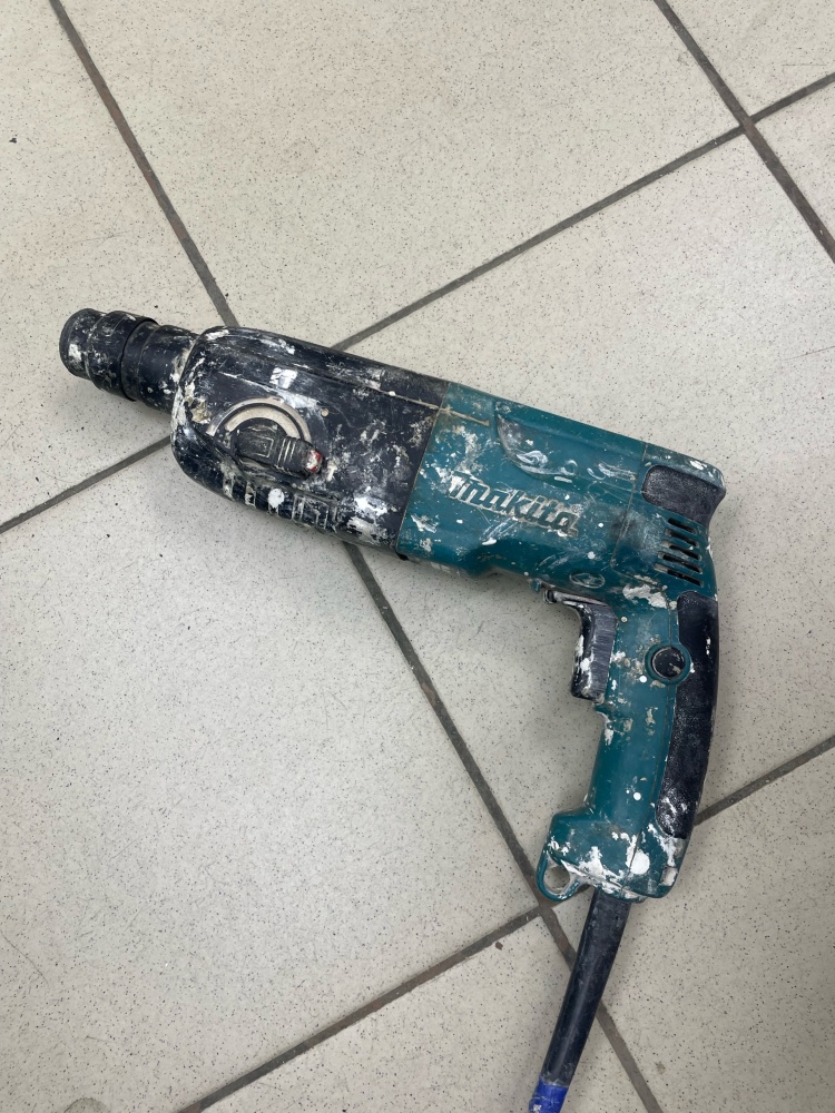 Перфоратор Makita HR2450