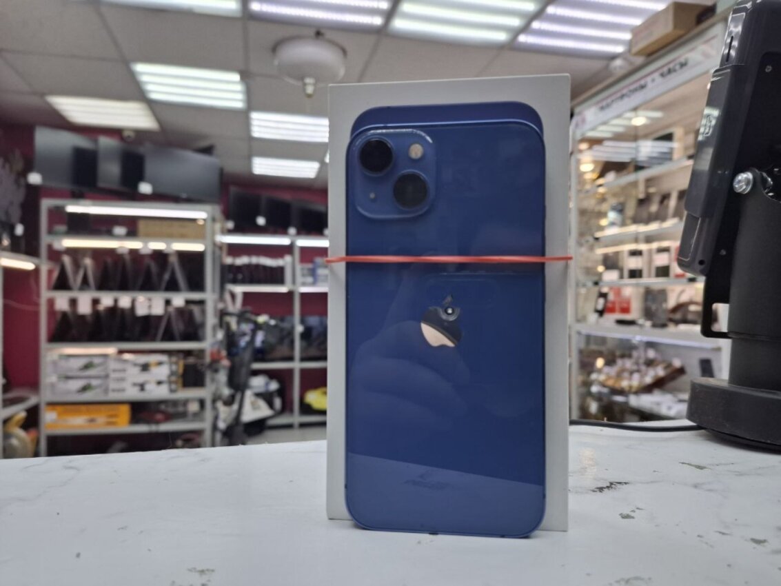 Смартфон iPhone 13 256 Gb