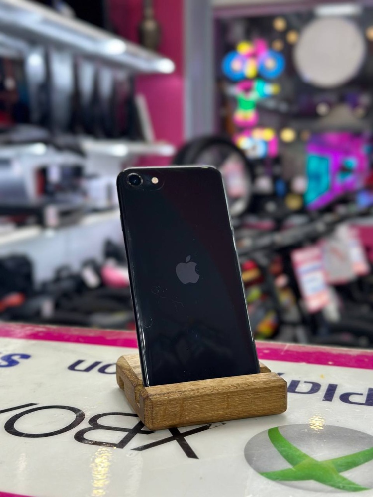 Смартфон iPhone SE 2020 64 gb