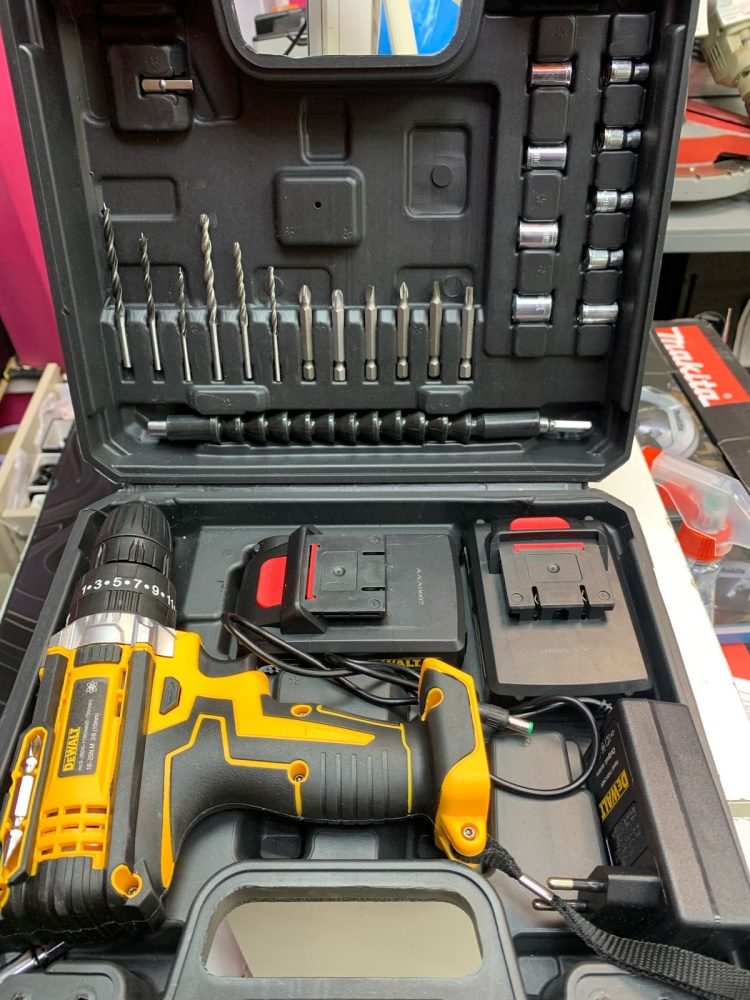 Шуруповерт DeWALT