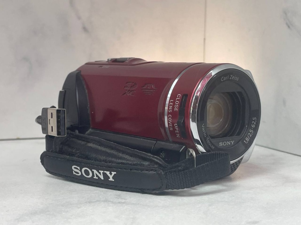 Видеокамера Sony HDR-CX200E