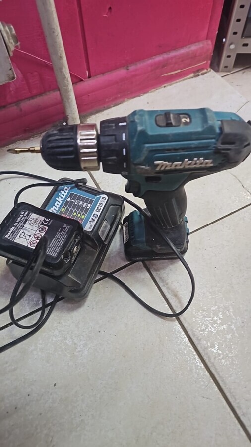 Шуруповерт Makitta DF333D