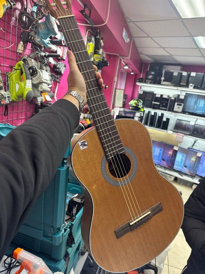 Гитара Livingstone Opera NS