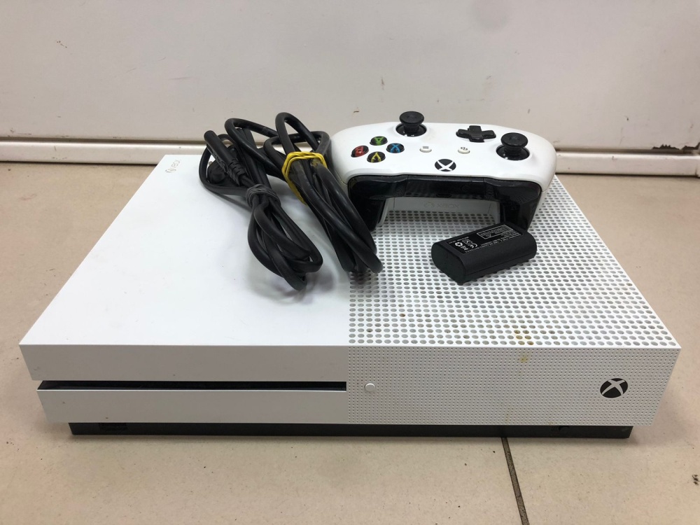 Игровая приставка XBOX ONE S 365ГБ
