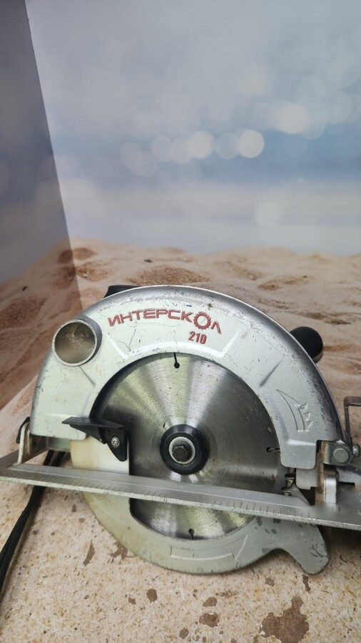 Циркулярная пила Интрскол 210 -дп-210/1900m