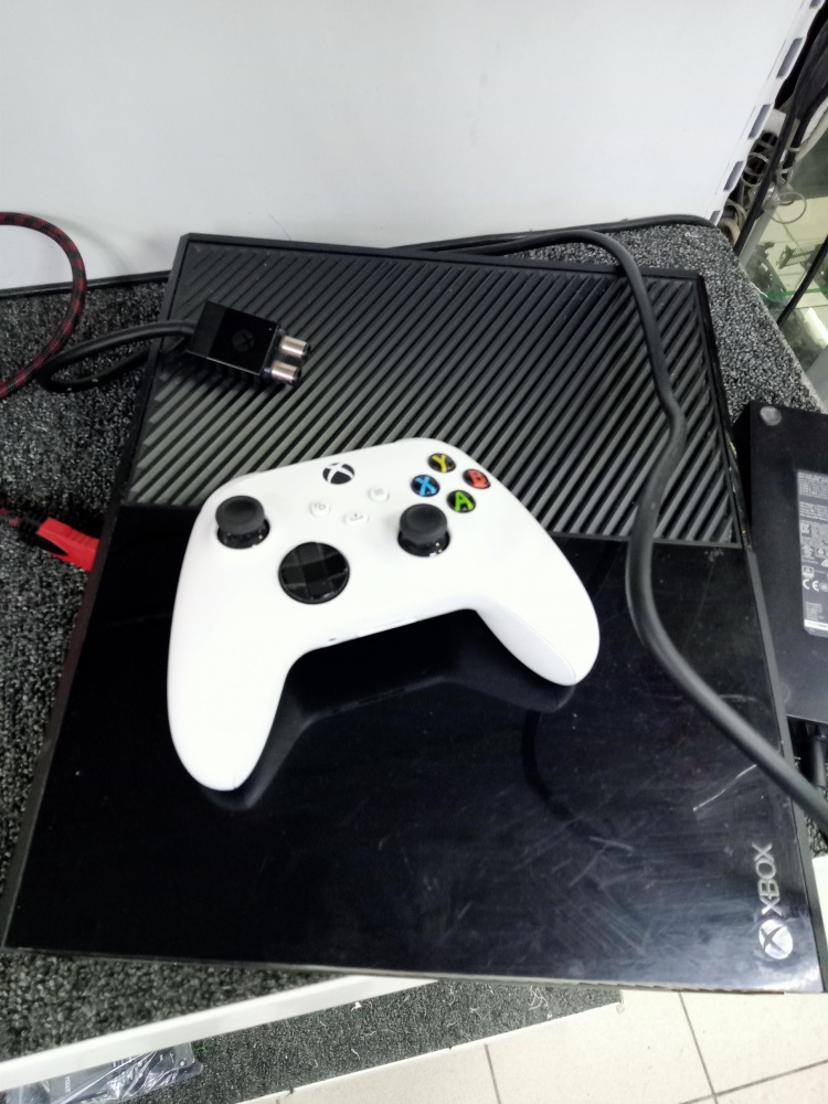 Игровая приставка XBOX ONE 500 ГБ