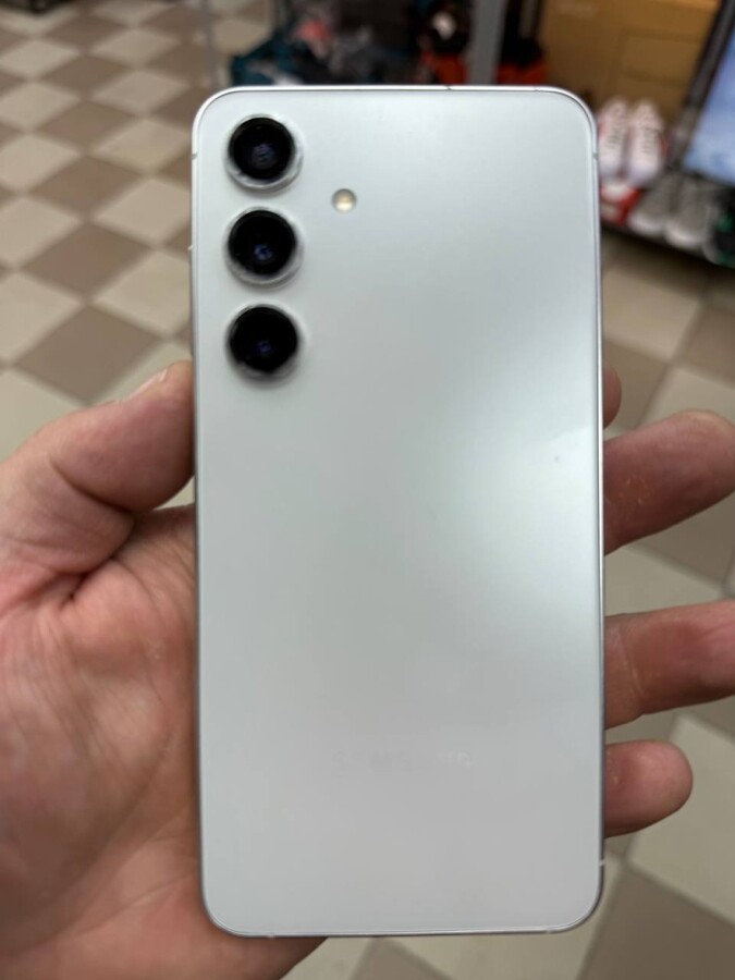 Смартфон Samsung S24 8/256Gb