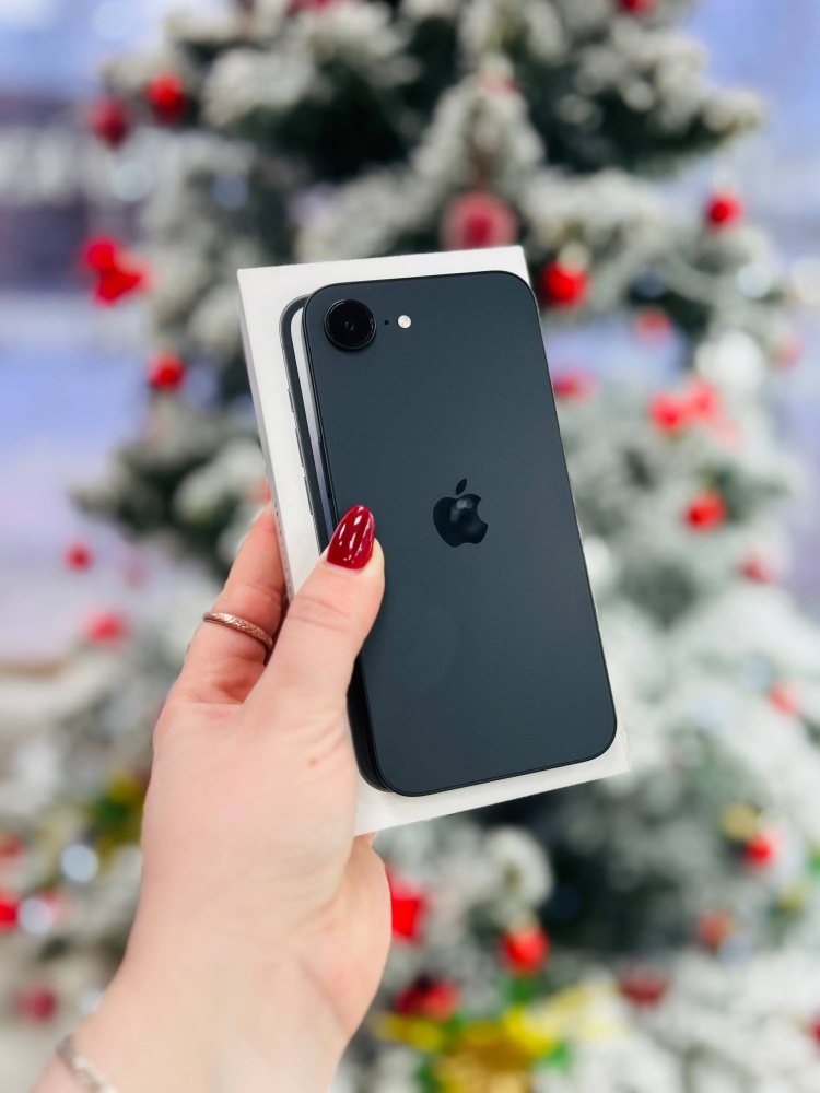 Смартфон iPhone 16е 128 gb \100%