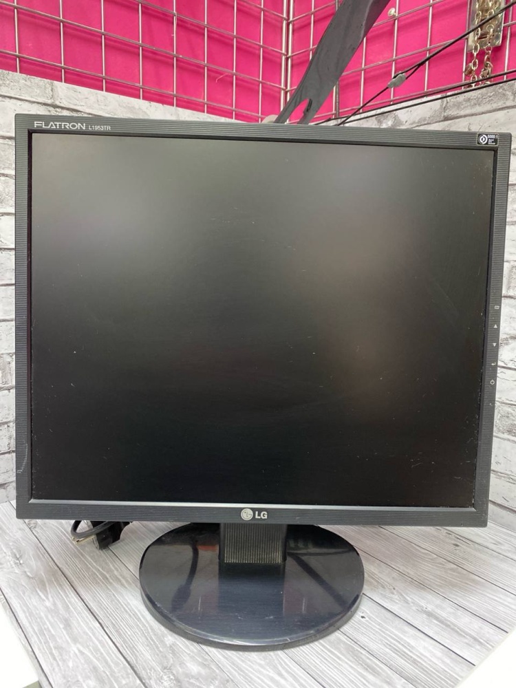 Монитор LG l1953tr