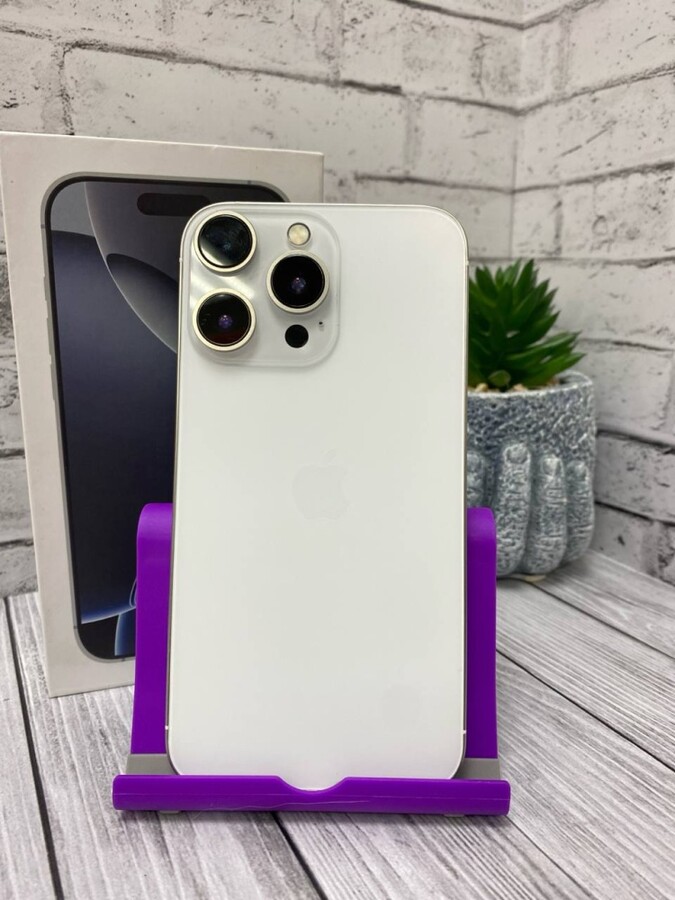 iPhone XR 256 GB в корпусе 16 PRO