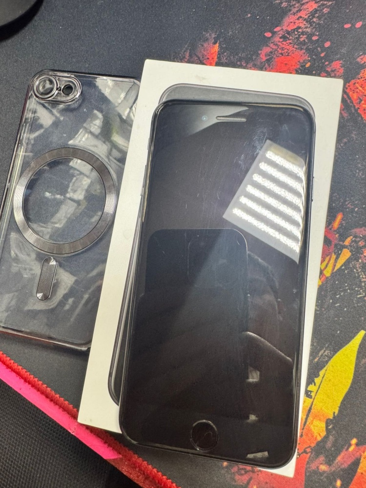 Смартфон iPhone SE 2020