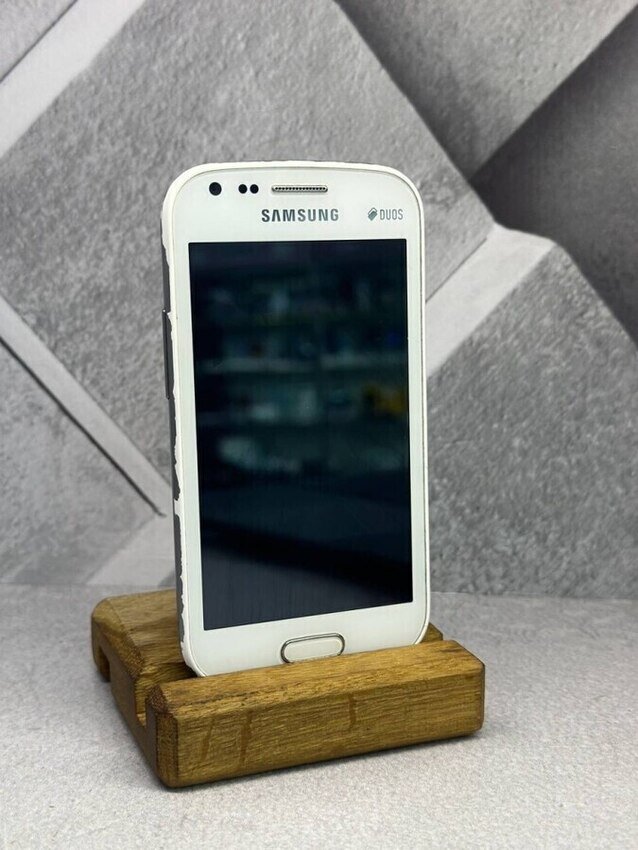 Смартфон Samsung GT-S7562