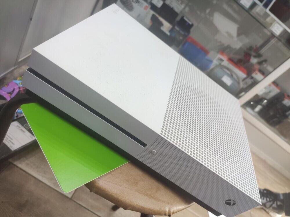 Игровая приставка XBOX ONE S 500гб