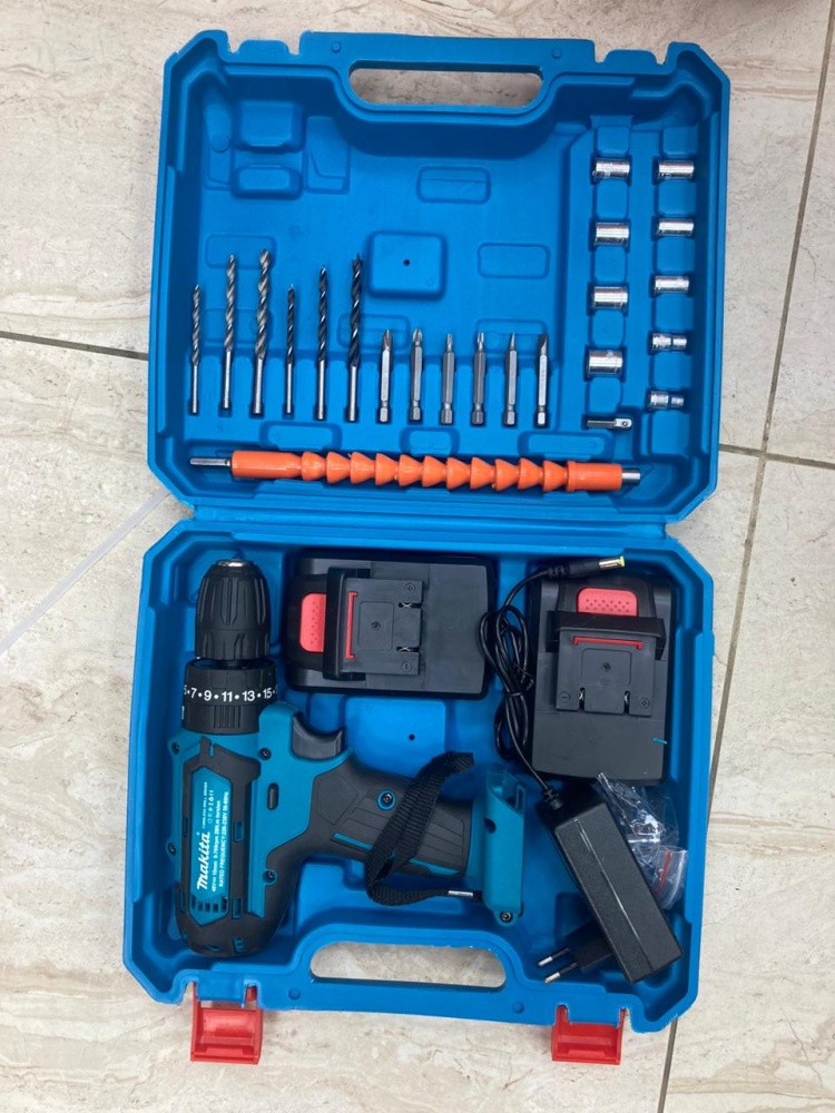 Шуруповерт Makita