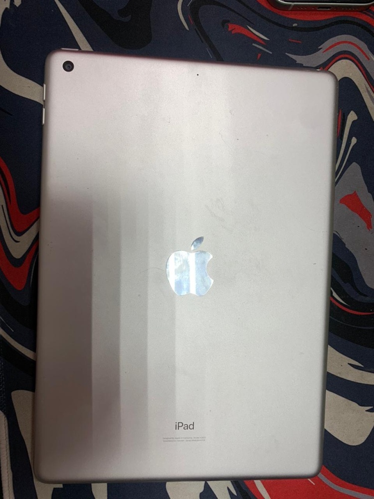 Планшет Apple iPad Air 9 поколения A2602 4/64