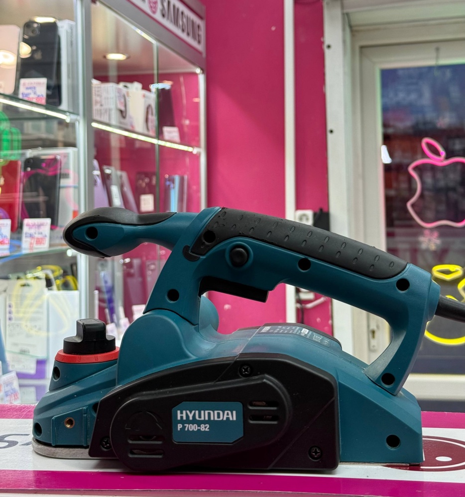 Рубанок Hyundai P700-82