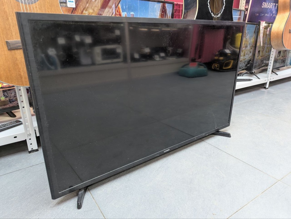 Телевизор Samsung 32"